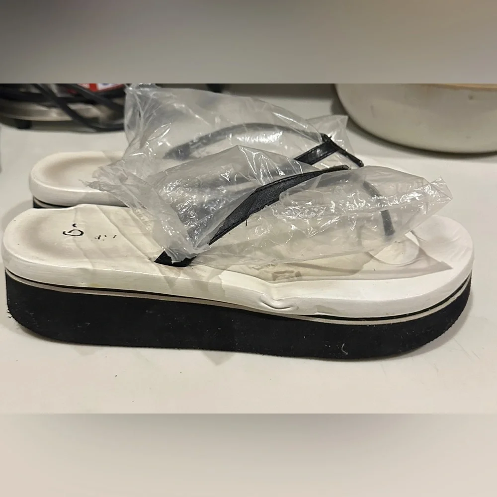 RARE 90’s VTG SUGAR BLACK WHITE PLATFORM SANDAL FLIP FLOP FLOATIE SZ:8-9 FLAWED